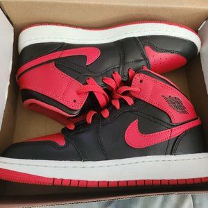 Air Jordan 1 Mid Grade School Size 4.5
